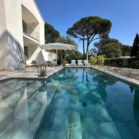 Juliette Dans Le Golfe De Saint Tropez, A 250 M De La Vila