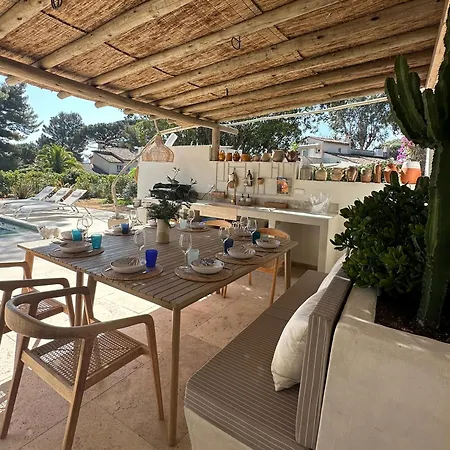 Juliette Dans Le Golfe De Saint Tropez, A 250 M De La Villa Grimaud