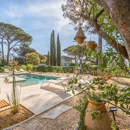 Juliette Dans Le Golfe De Saint Tropez, A 250 M De La Villa Grimaud