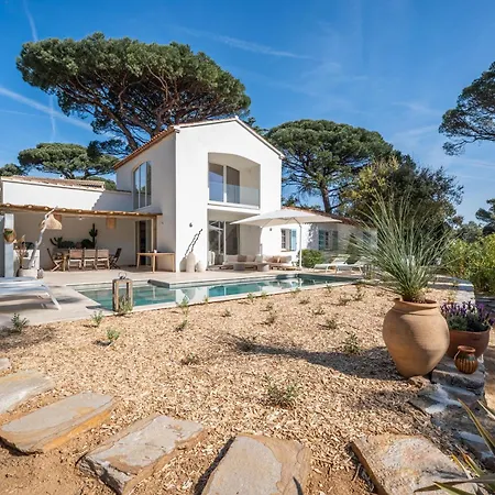 Juliette Dans Le Golfe De Saint Tropez, A 250 M De La Villa Grimaud